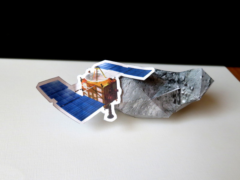 Papercraft asteroid Itokawa photo 1